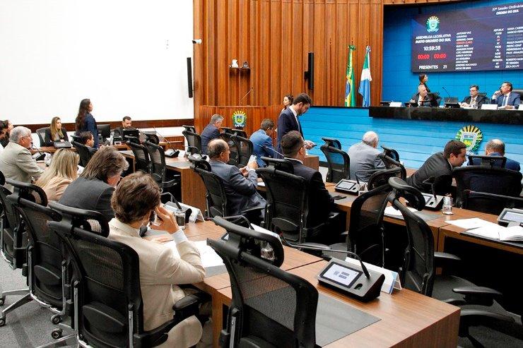 Aprovado reajuste de 3,73% no salário dos servidores estaduais.