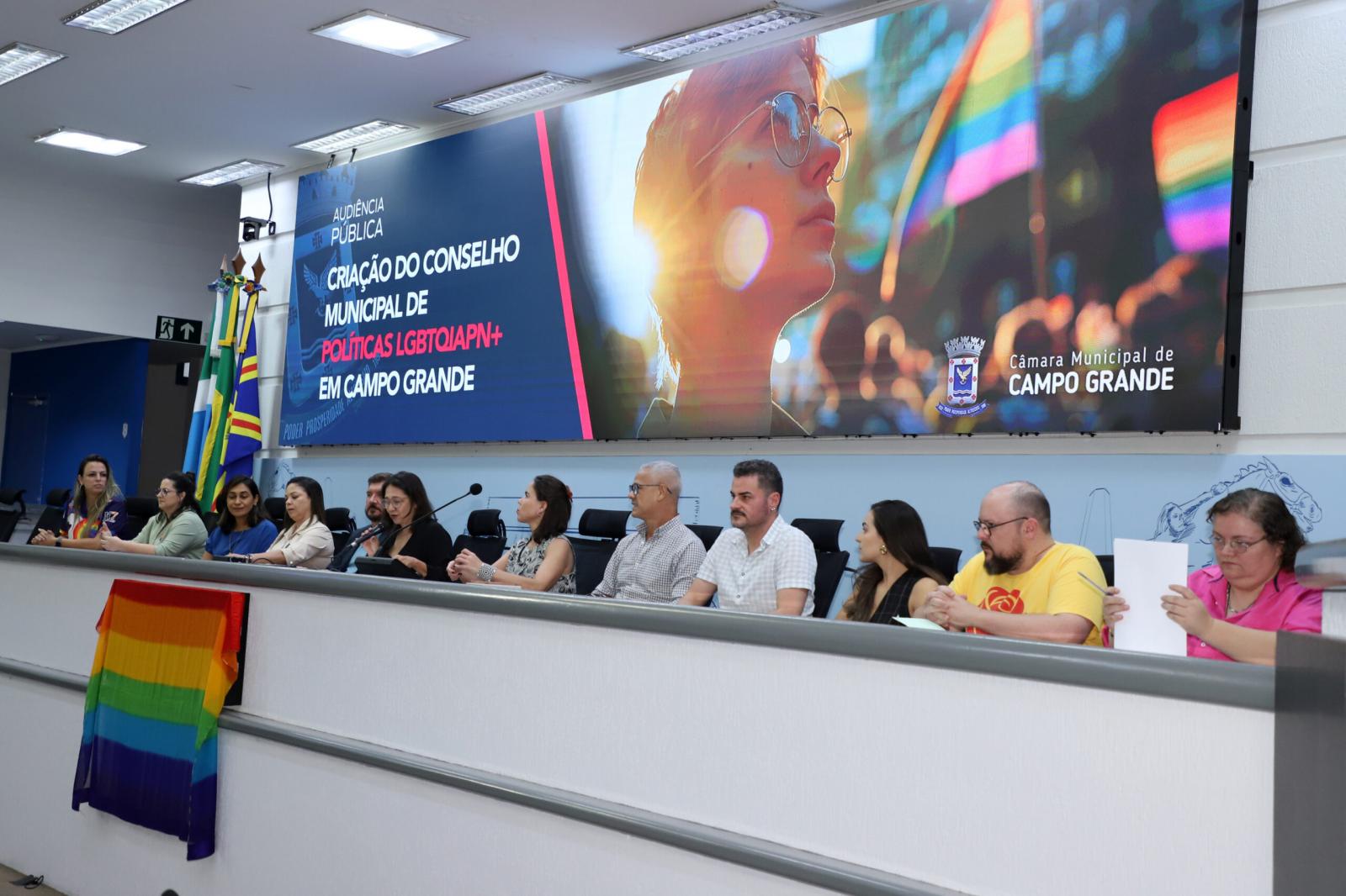 Ativistas e autoridades defendem criação do Conselho Municipal de Políticas LGBTQIAPN+.