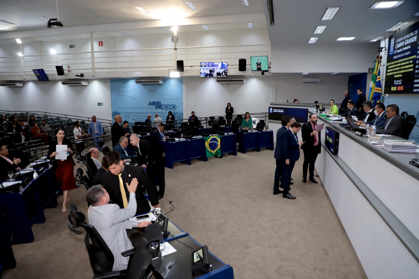 Câmara convocará suplente nesta terça e Dr. Lívio deve assumir mandato na quinta.