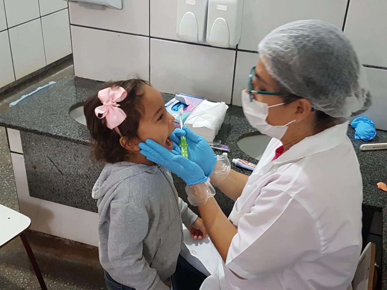 Campo Grande adere a movimento nacional e leva atendimentos odontológicos a alunos de escolas públicas.