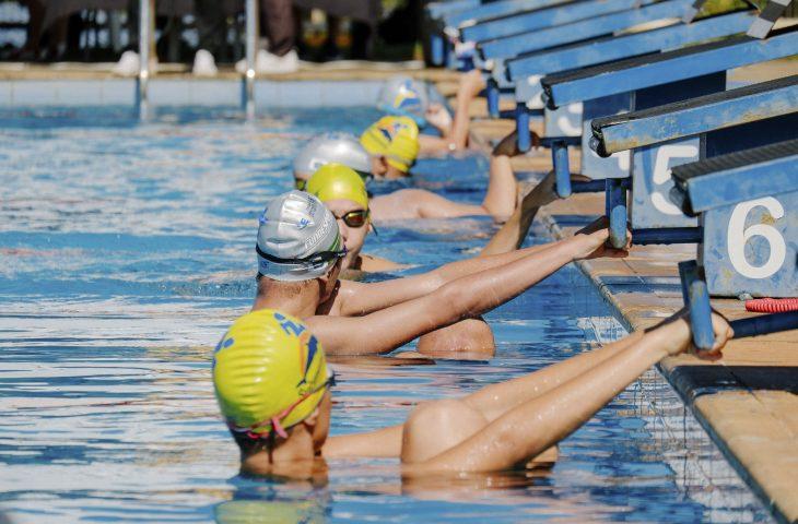 Campo Grande sedia curso gratuito de natação focado na formação de atletas de alto rendimento.