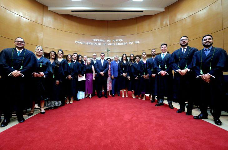 Em posse de novos defensores públicos, governador destaca desafio da inclusão.