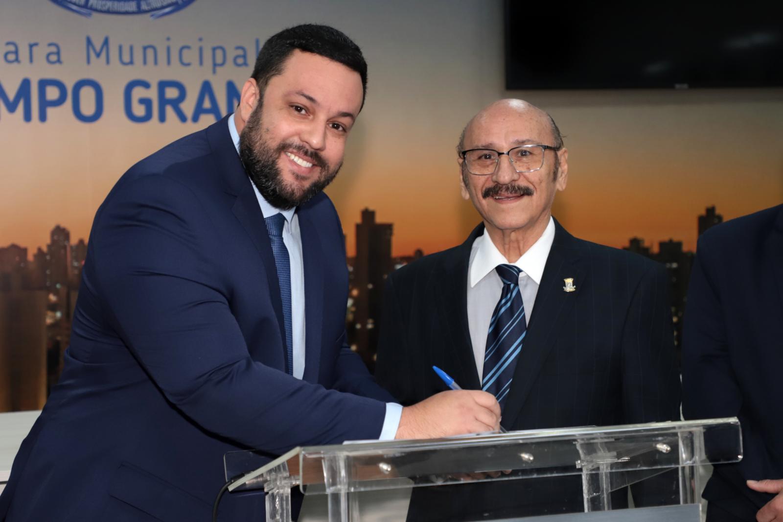 Gian Sandim é empossado vereador de Campo Grande em solenidade na Câmara Municipal.