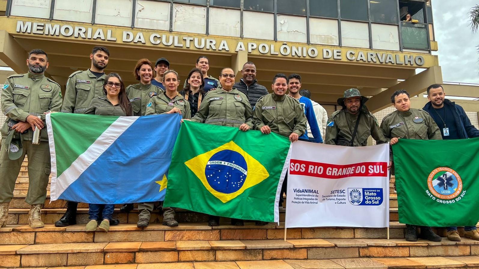 Governo de MS envia insumos e equipe especializada para auxiliar no resgate de animais no RS.