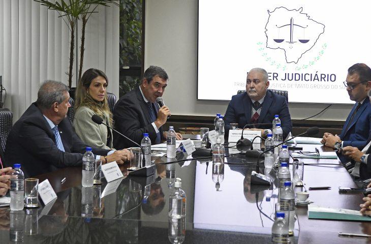 Governo do Estado, Justiça e municípios assinam termo para extinção de execuções fiscais.