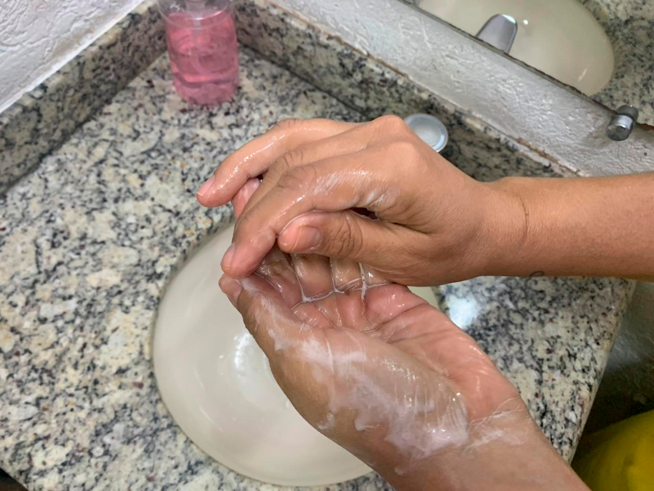 Hábito que pode salvar vidas: entenda a importância da higienização das mãos.
