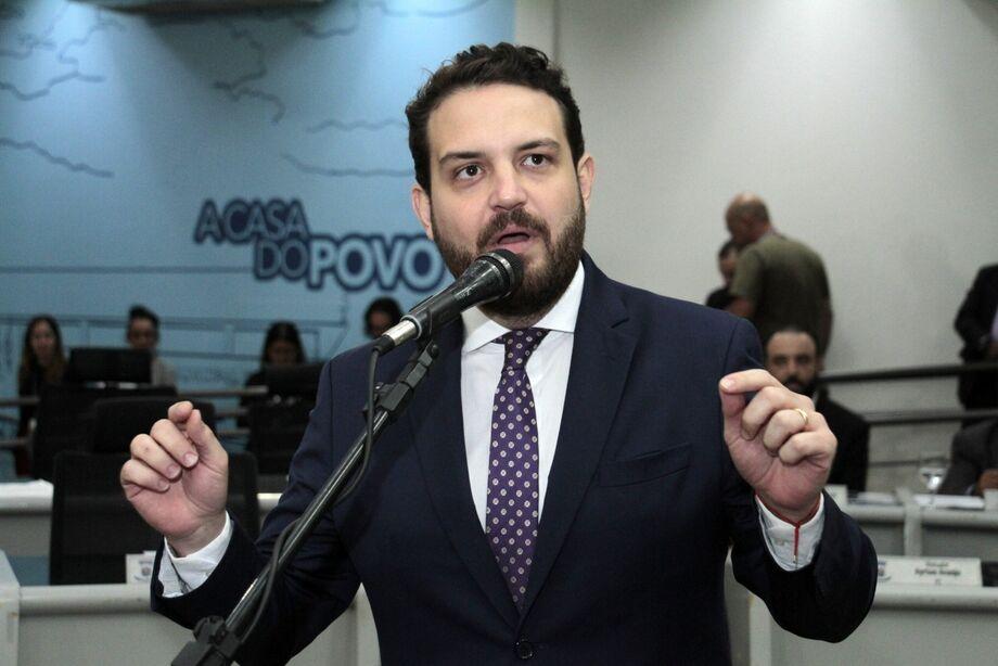 Justiça bloqueia R$ 12,5 milhões de Claudinho Serra por desvios na prefeitura de Sidrolândia.