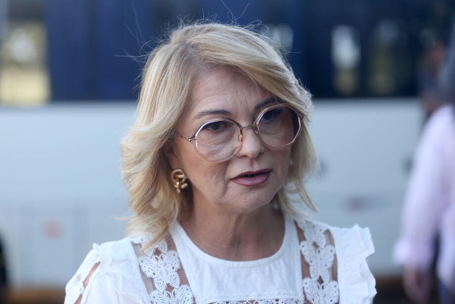 MPE investiga Vanda por pagar fortuna à empresa que contratou filha e ex-secretário.