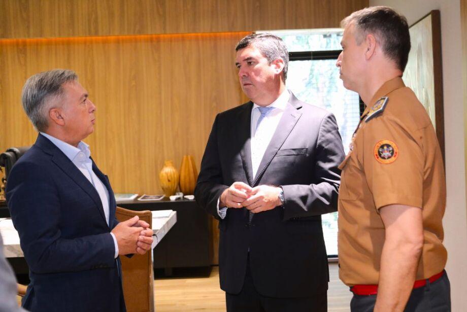 O Governador Eduardo Riedel enviará helicóptero para ajudar no resgate de vítimas no Rio Grande do Sul.