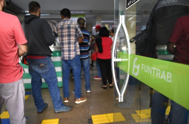 Ofertas de trabalho em fábricas lideram lista de opções na Funtrab e semana começa com 4.324 vagas.