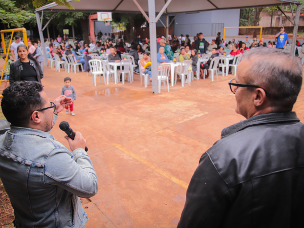 Papy participa da comemoração do Dia das Mães no Cica com mais de 100 convidados.