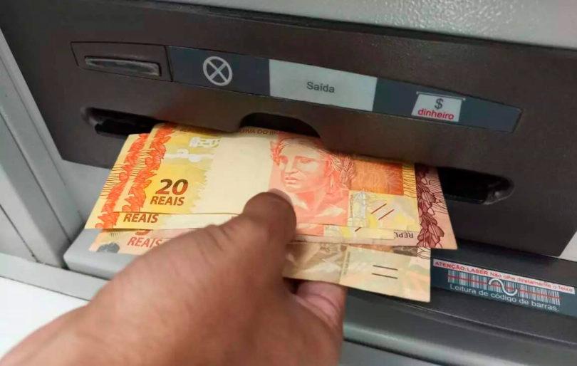 Servidor estadual pode sacar amanhã salário já com reajuste de 3,73% 