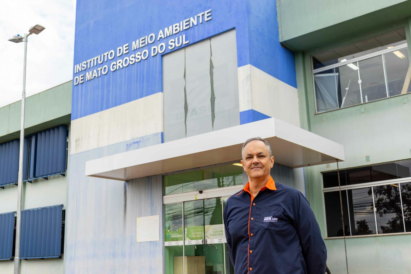 Vereador Professor André Luis cobra solução de mau-cheiro causado por frigorífico no Nova Campo Grande.