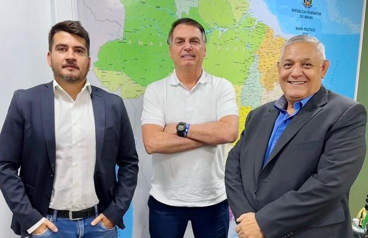 Apoio de Bolsonaro a Beto cai como “bomba”, racha bolsonaristas e pode causar debandada.