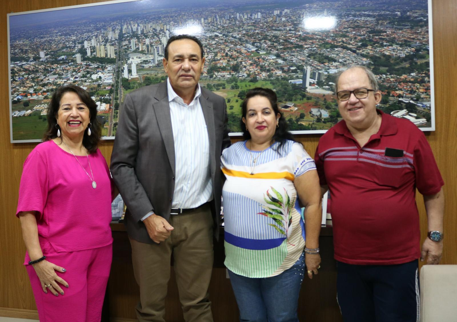 Carlão recebe representantes da Associação de Supervisores Escolares que reivindicam inclusão de vagas para especialistas no concurso da Semed.