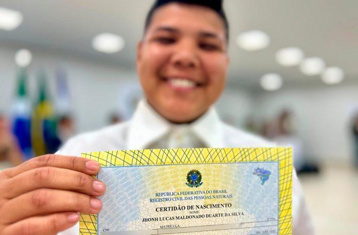 Certidão de nascimento garante cidadania, direitos e renascimento de novas histórias.