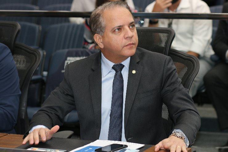 Deputados pedem informações ao STJ sobre afastamento de conselheiros do TCE.