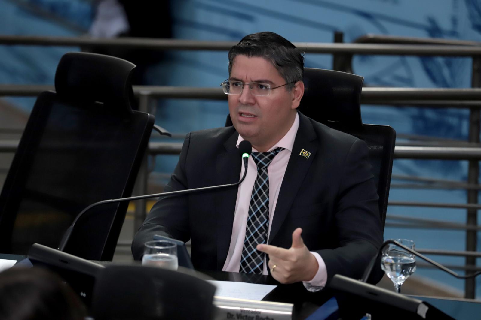 Dr. Victor Rocha alerta sobre possível improbidade administrativa na Saúde Pública de Campo Grande.