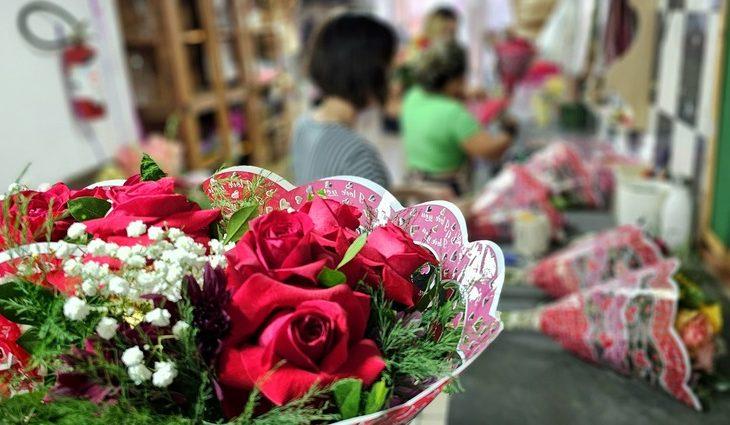 Rosas ou sushi? Confira levantamento de preços do Procon/MS para o Dia dos Namorados.