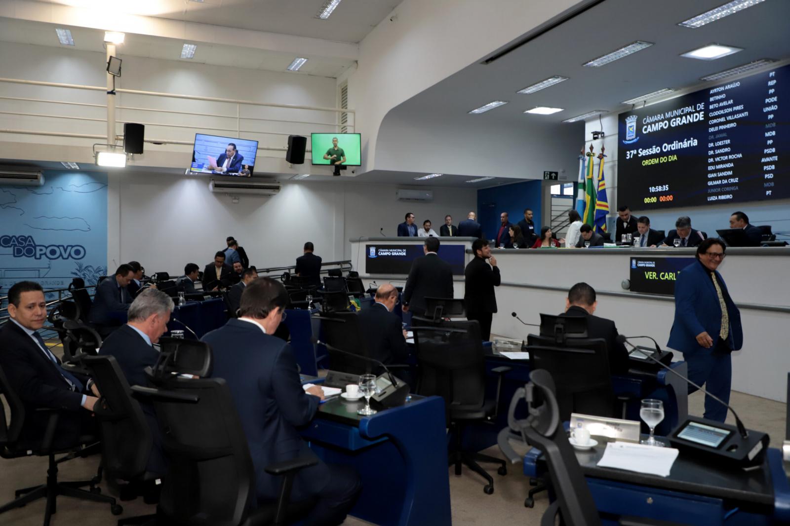 Vereadores analisam quatro projetos e um veto na sessão de terça-feira.