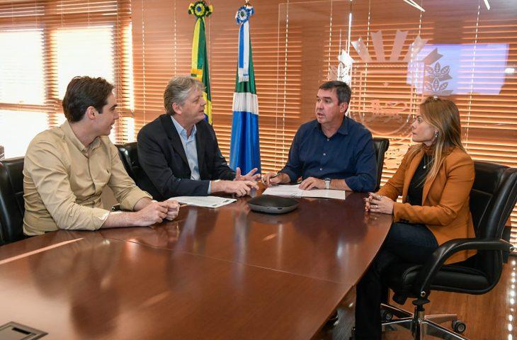 O Governador Eduardo Riedel  define economista Cristiane Schmidt na presidência da MSGÁS.