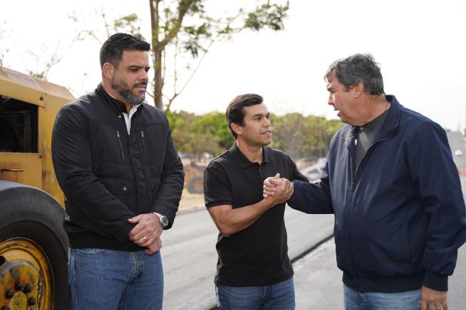 Recapeamento da avenida Duque de Caxias,  está com etapa adiantada e recebe visita técnica do deputado Beto Pereira e do governador Riedel.