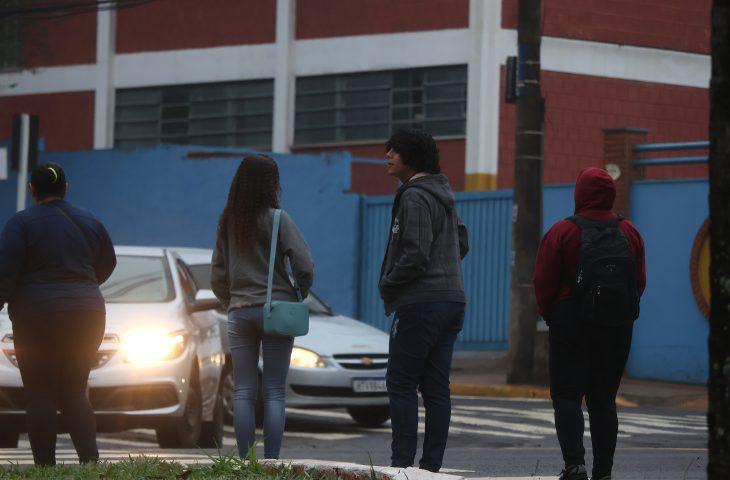 Temperaturas permanecem amenas e quinta-feira tem probabilidade de chuva fraca a moderada.