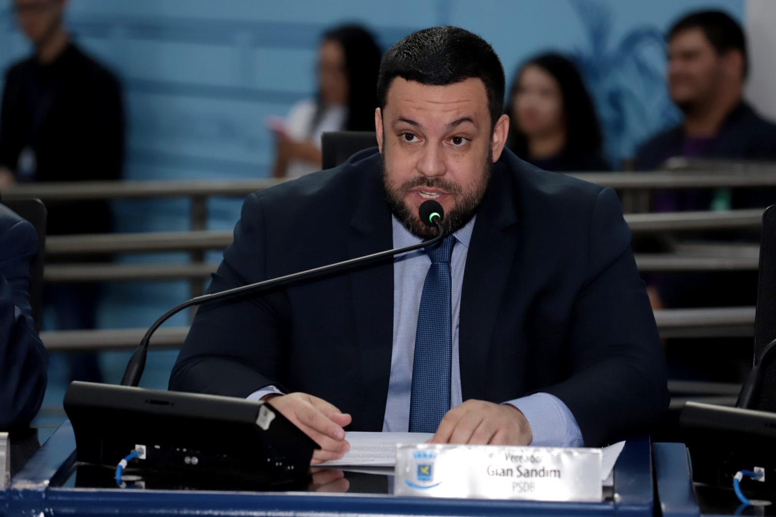 Vereador Sandim solicita iniciativas de semáforo e limpeza nos bairros de Campo Grande.
