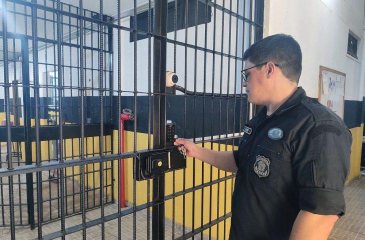 Instituto Penal reforça segurança com telamentos, tecnologia e melhor controle de circulação interna.