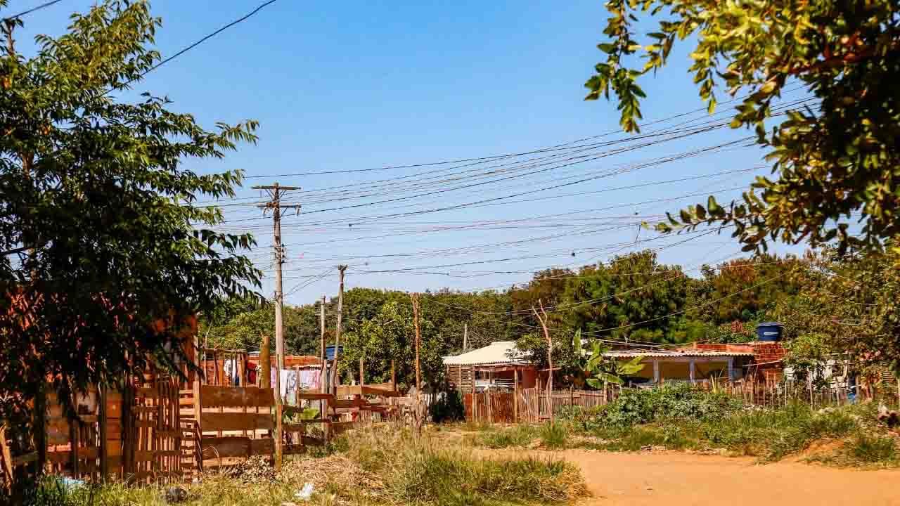 Prefeitura despeja famílias durante a noite na região da Homex.