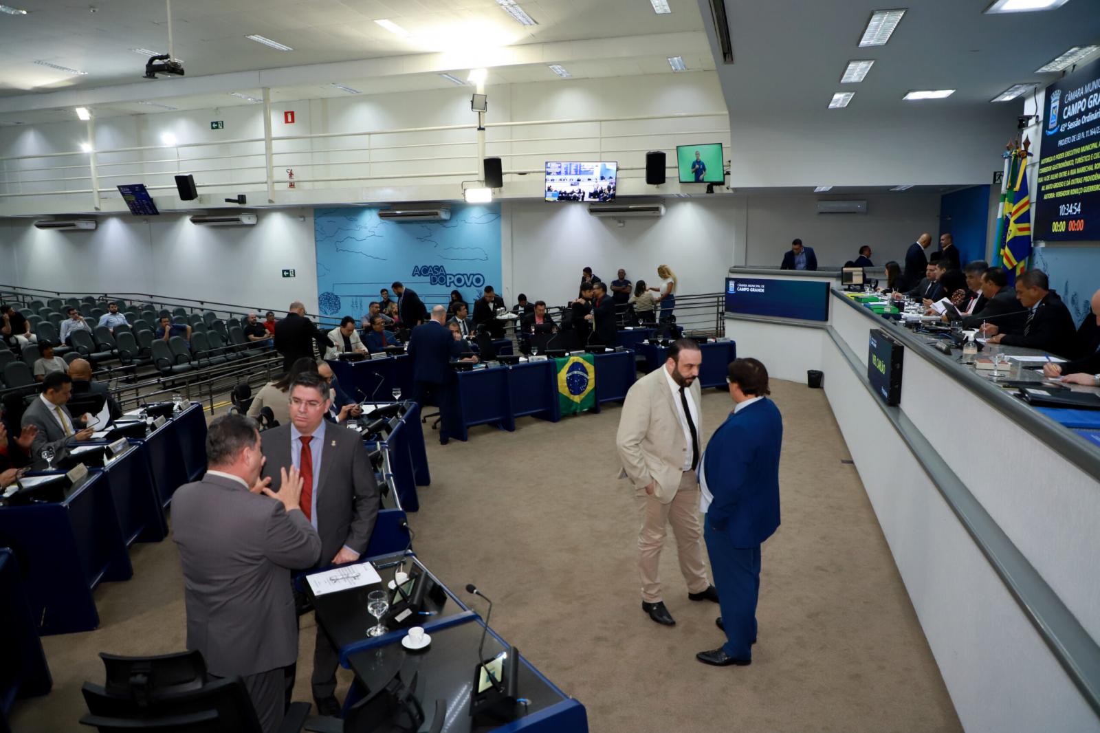 Vereadores analisam cinco projetos na sessão desta quinta-feira.