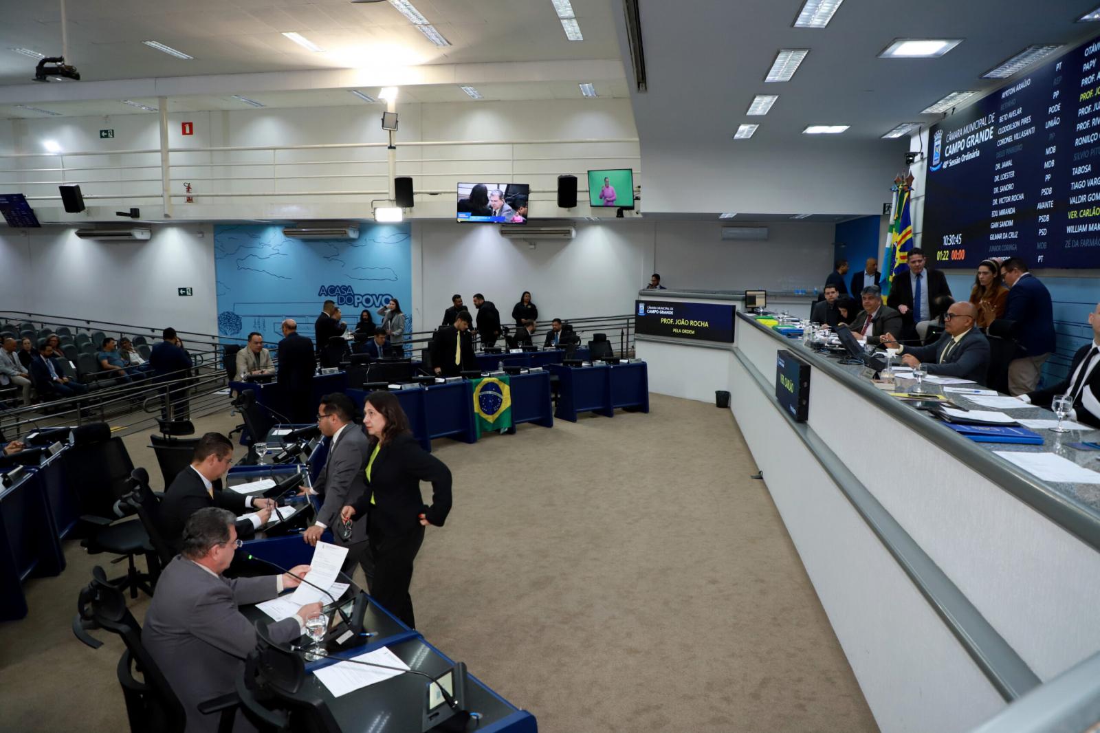 Vereadores aprovam três projetos na sessão desta terça-feira.
