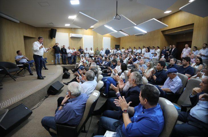 Governo de MS recebe prefeitos eleitos e reafirma parceria para levar investimentos aos municípios.
