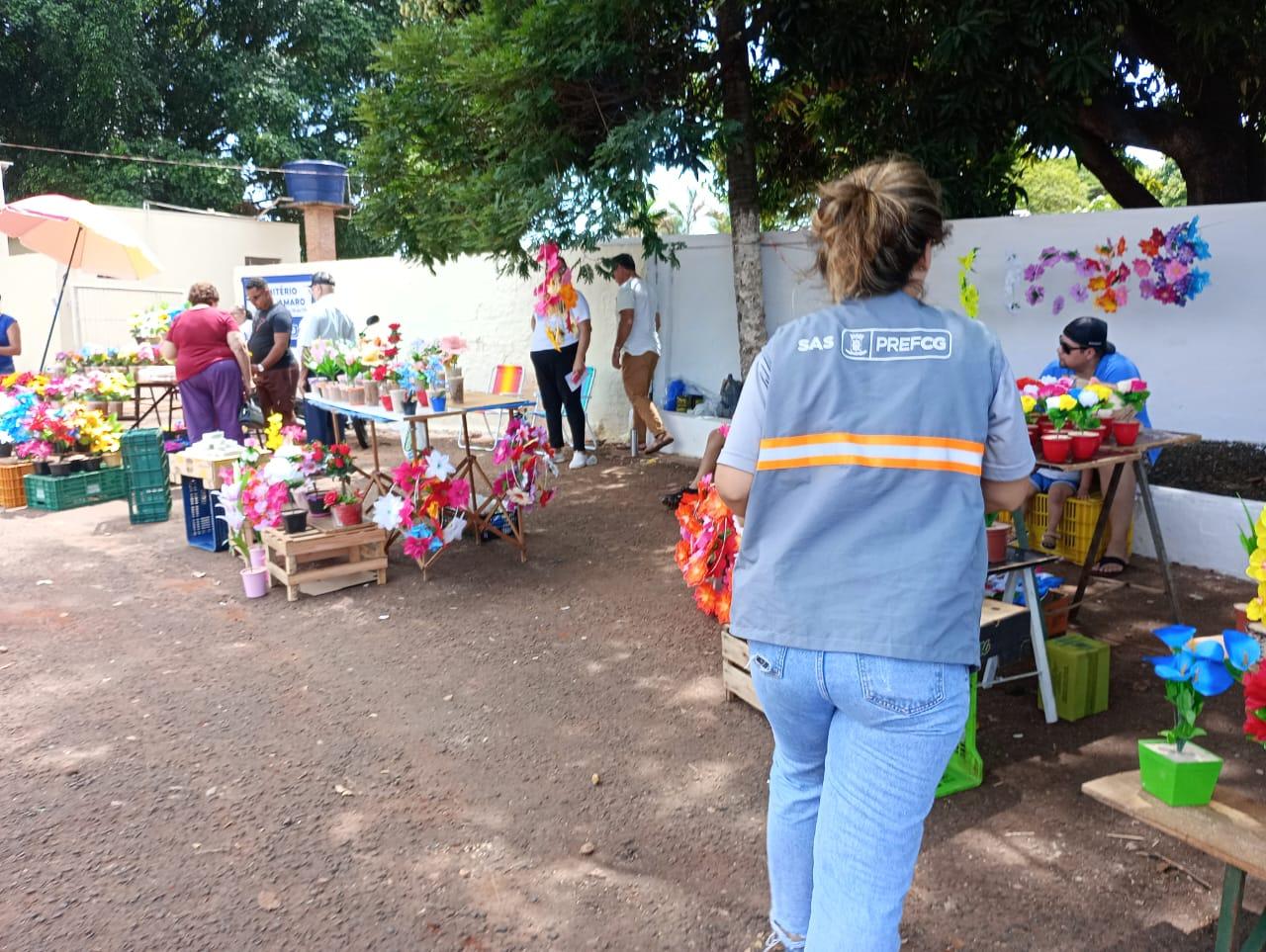 Prefeitura realiza ações nos cemitérios para coibir o trabalho infantil no feriado de Finados.