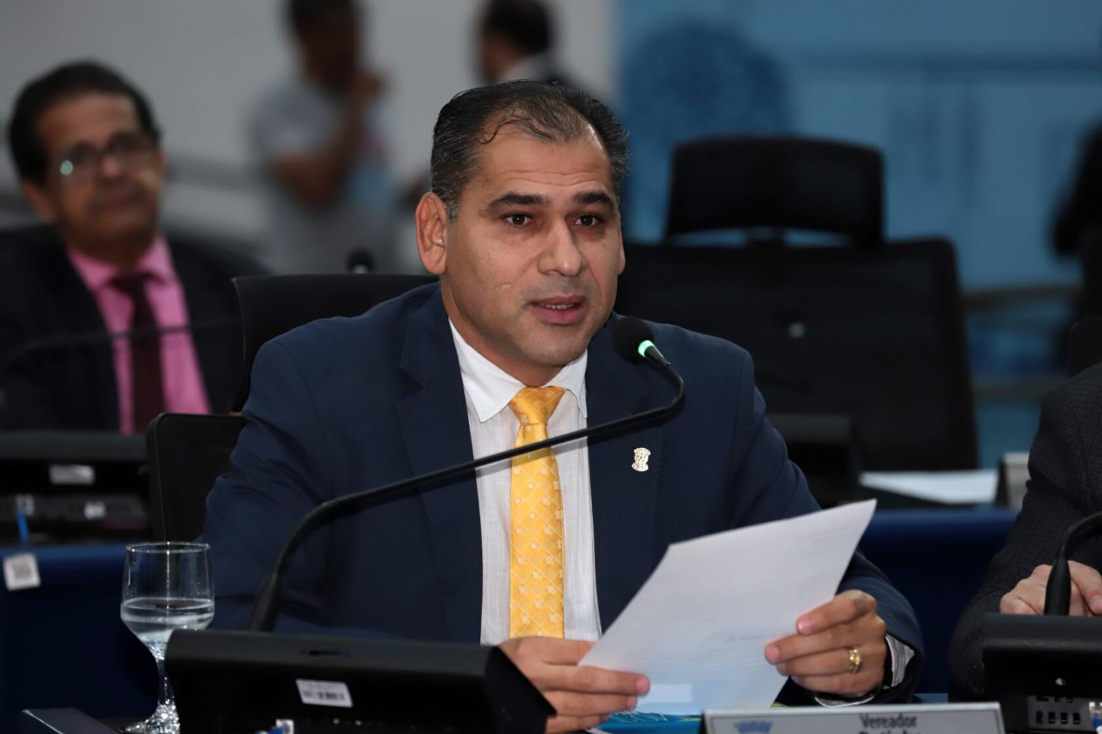 Betinho solicita limpeza e manutenção de vias no Centenário, Guanandi e Eco Parque.