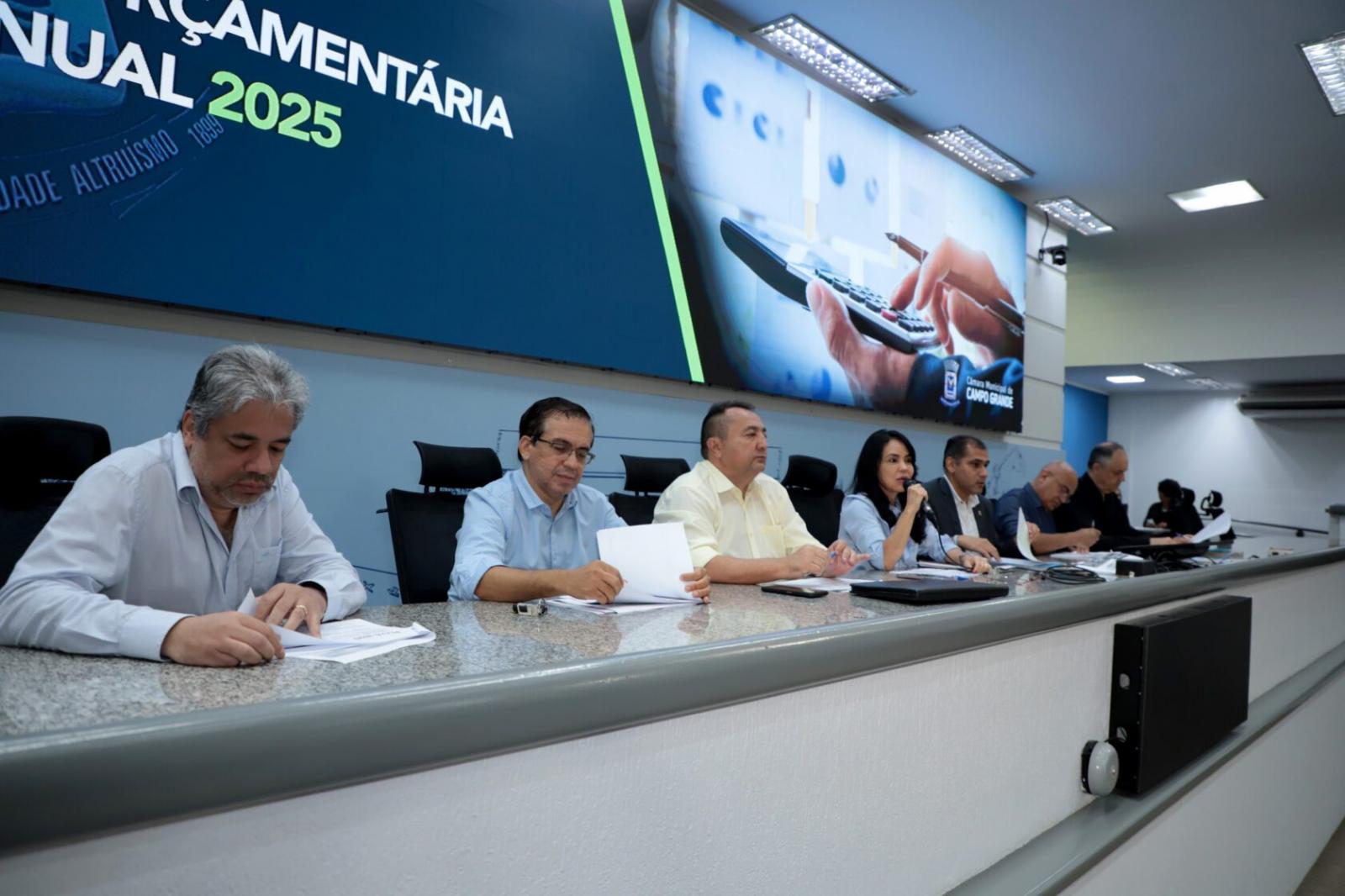 Câmara debate Lei Orçamentária Anual 2025, que prevê R$ R$ 6,8 bilhões.