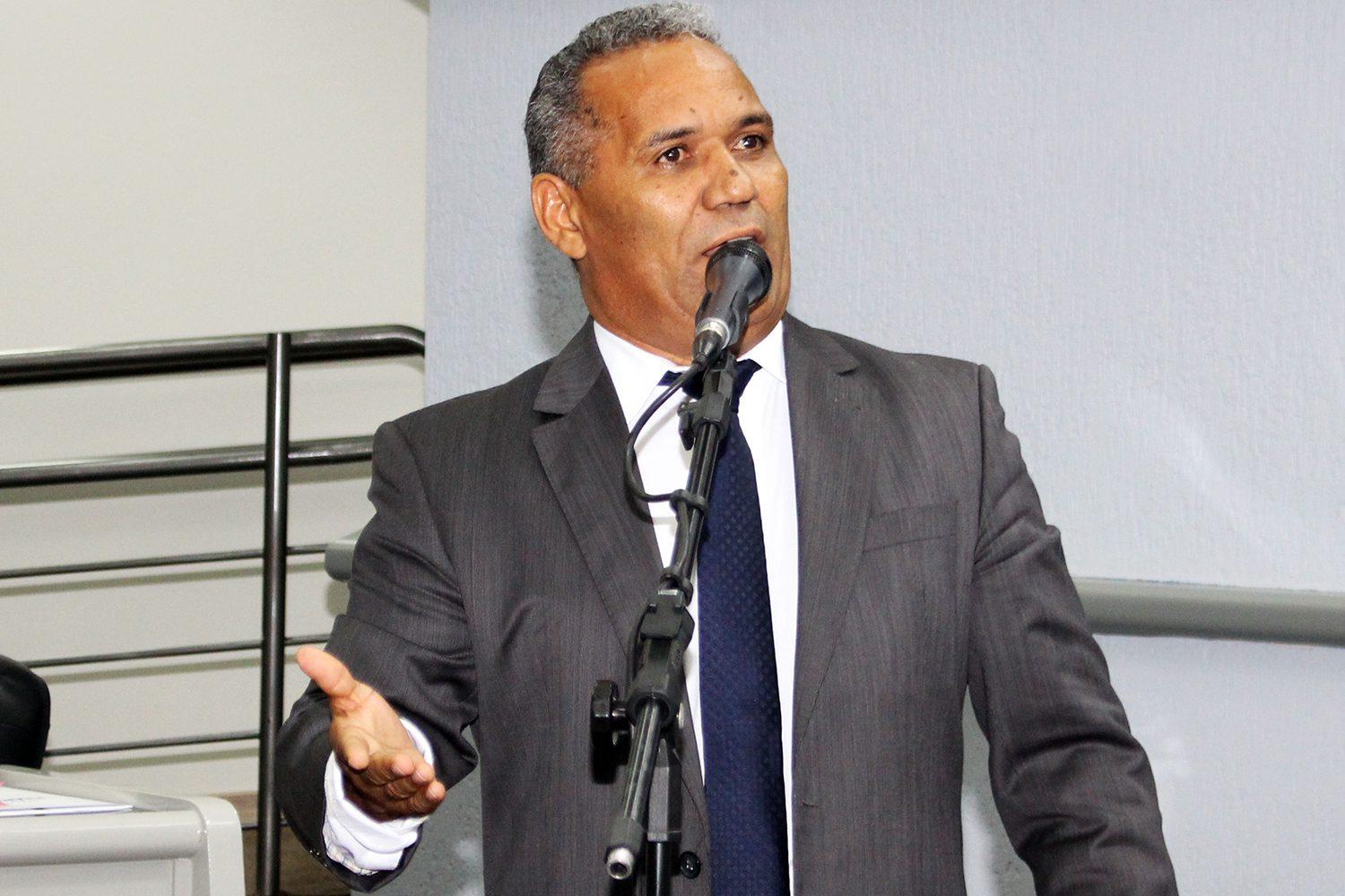 Chiquinho Telles perde eleição e pasta, mas mantém salário de R$ 17 mil.