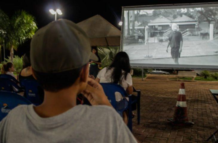 Com apoio do Governo de MS, projeto TransCine leva cinema ao ar livre para Ribas do Rio Pardo.