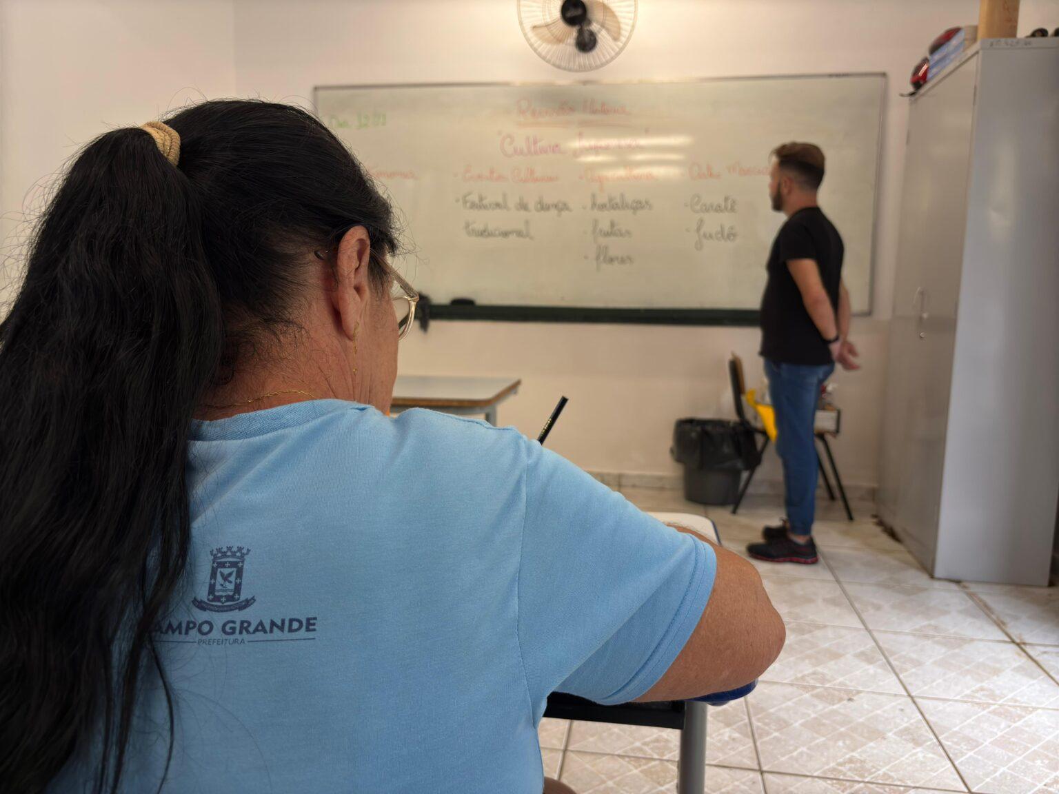 Escola Municipal Osvaldo Cruz oferece EJA em três períodos.