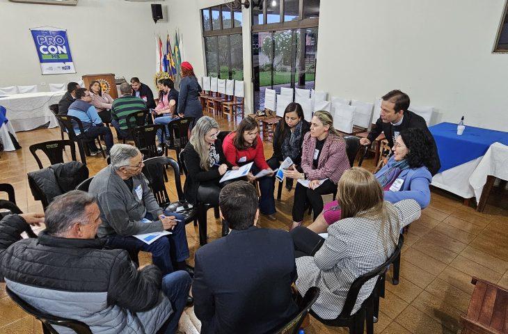 Evento de Procons aborda fraudes bancárias e descontos ilegais em aposentadorias.