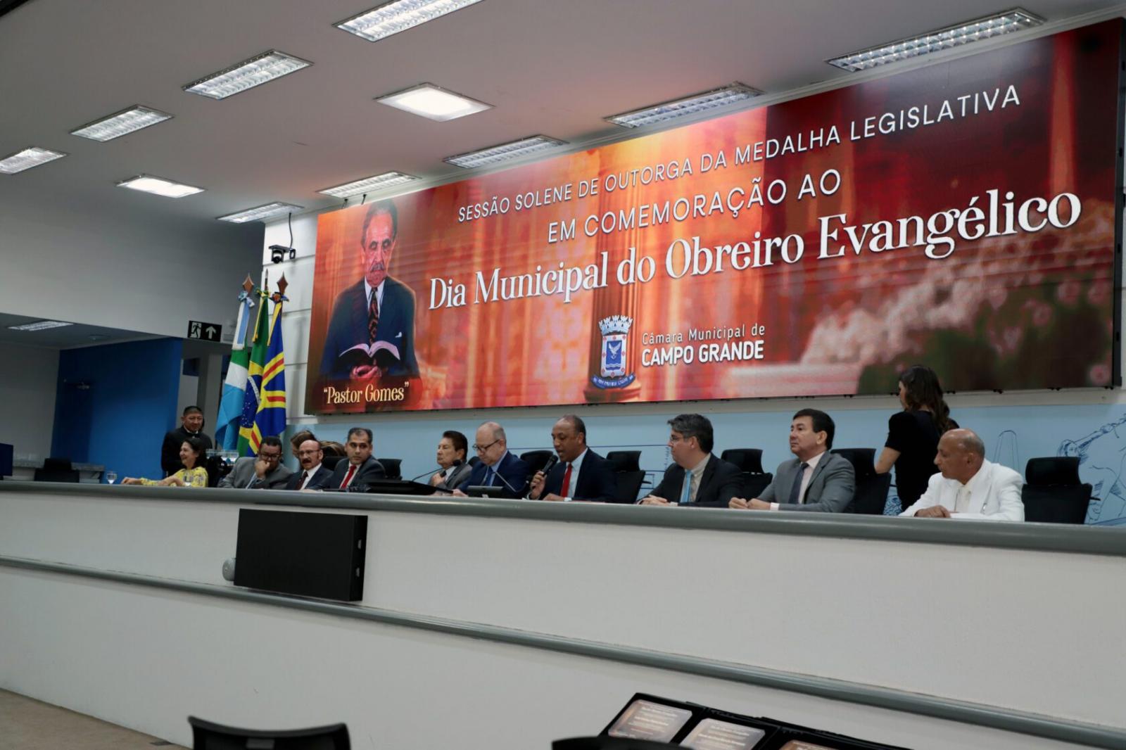 Obreiras evangélicas são homenageadas por Tabosa em sessão solene.