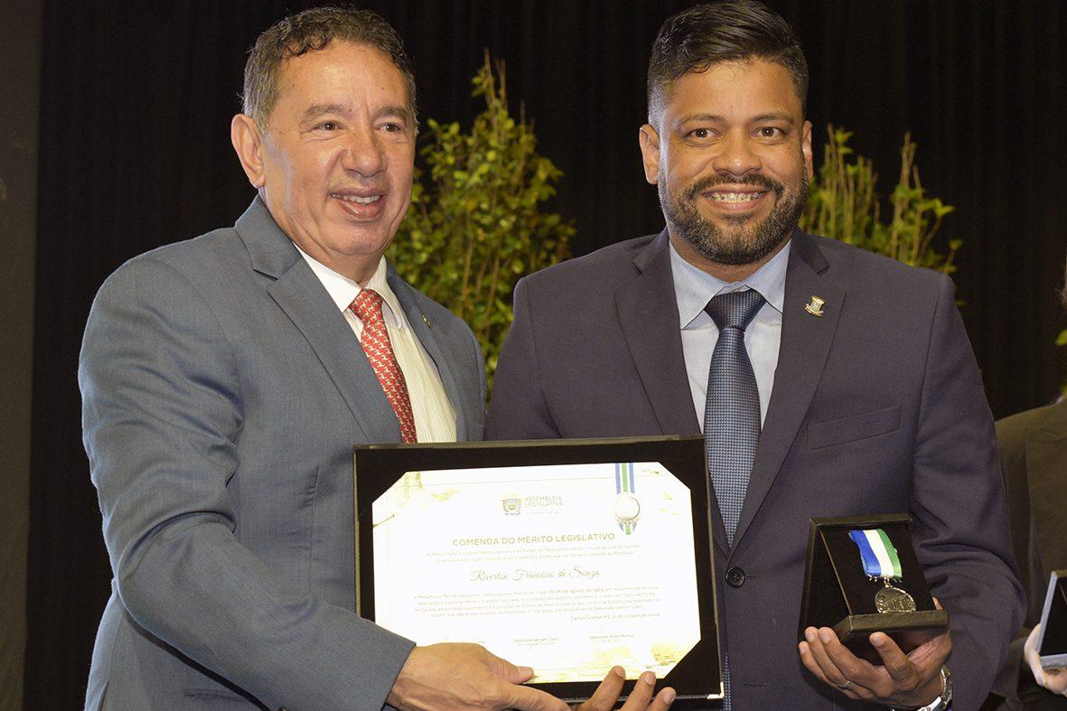 Por sua trajetória de trabalho, Professor Riverton recebe título de Cidadão Sul-Mato-Grossense na Assembleia Legislativa.