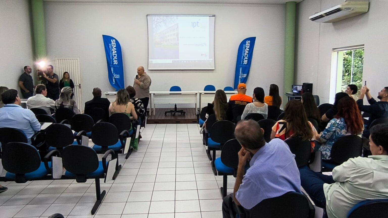Prefeitura realiza seminário sobre mudanças climáticas e gestão de queda deárvores.
