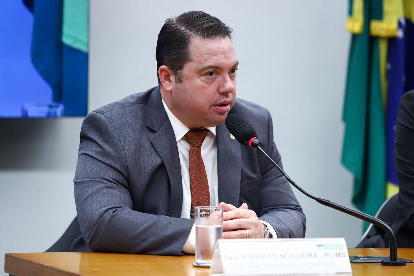 Relatado por deputado de MS, projeto que prevê jornada reduzida para PMs e bombeiros avança no Congresso.