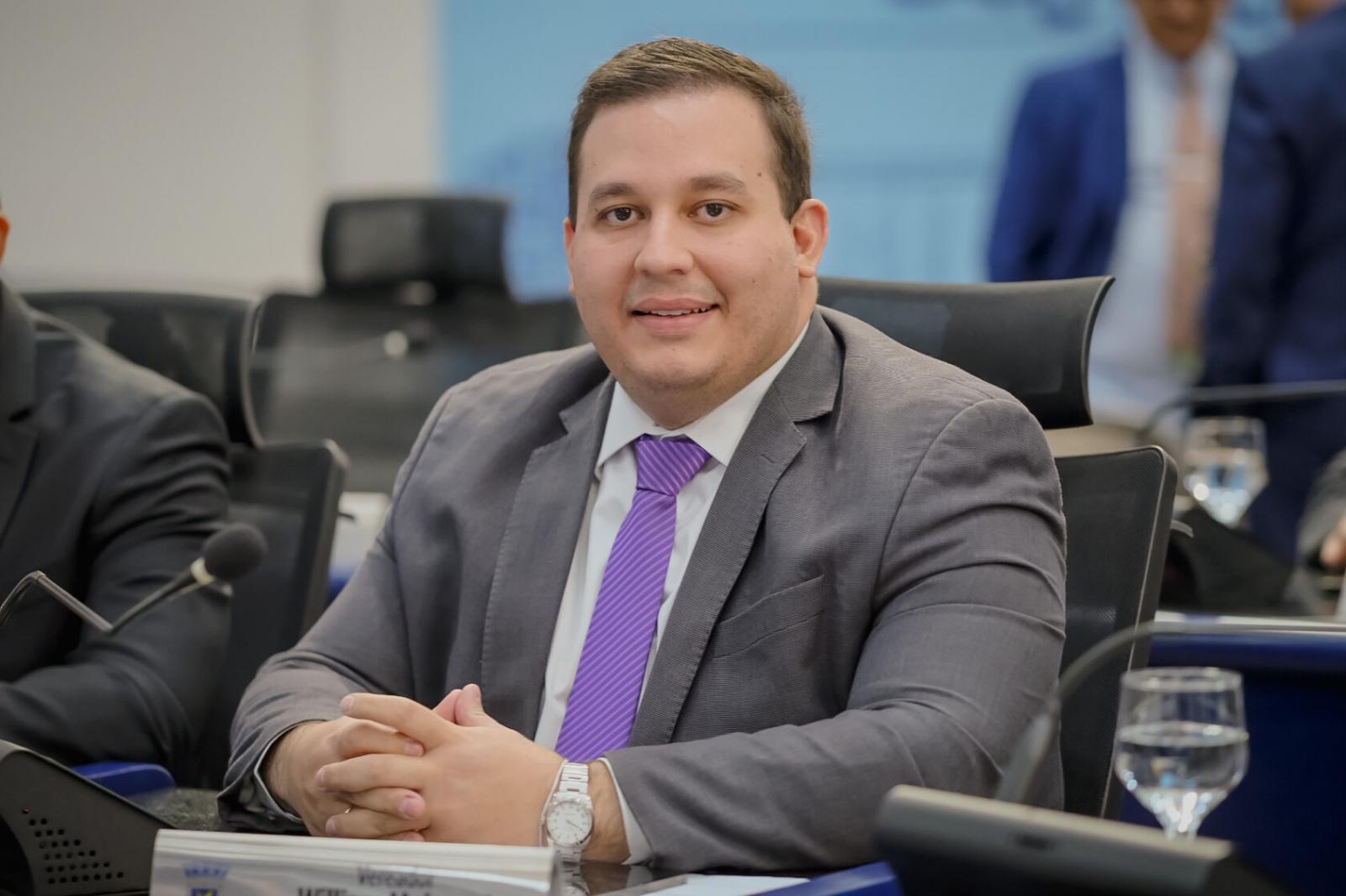 William Maksoud apresenta Moção de Congratulação ao governador Eduardo Riedel.