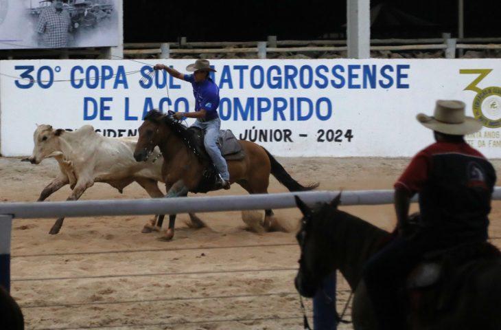 Bota, chapéu e tradição: com apoio do Governo começa a 30ª Copa do Laço em Campo Grande.