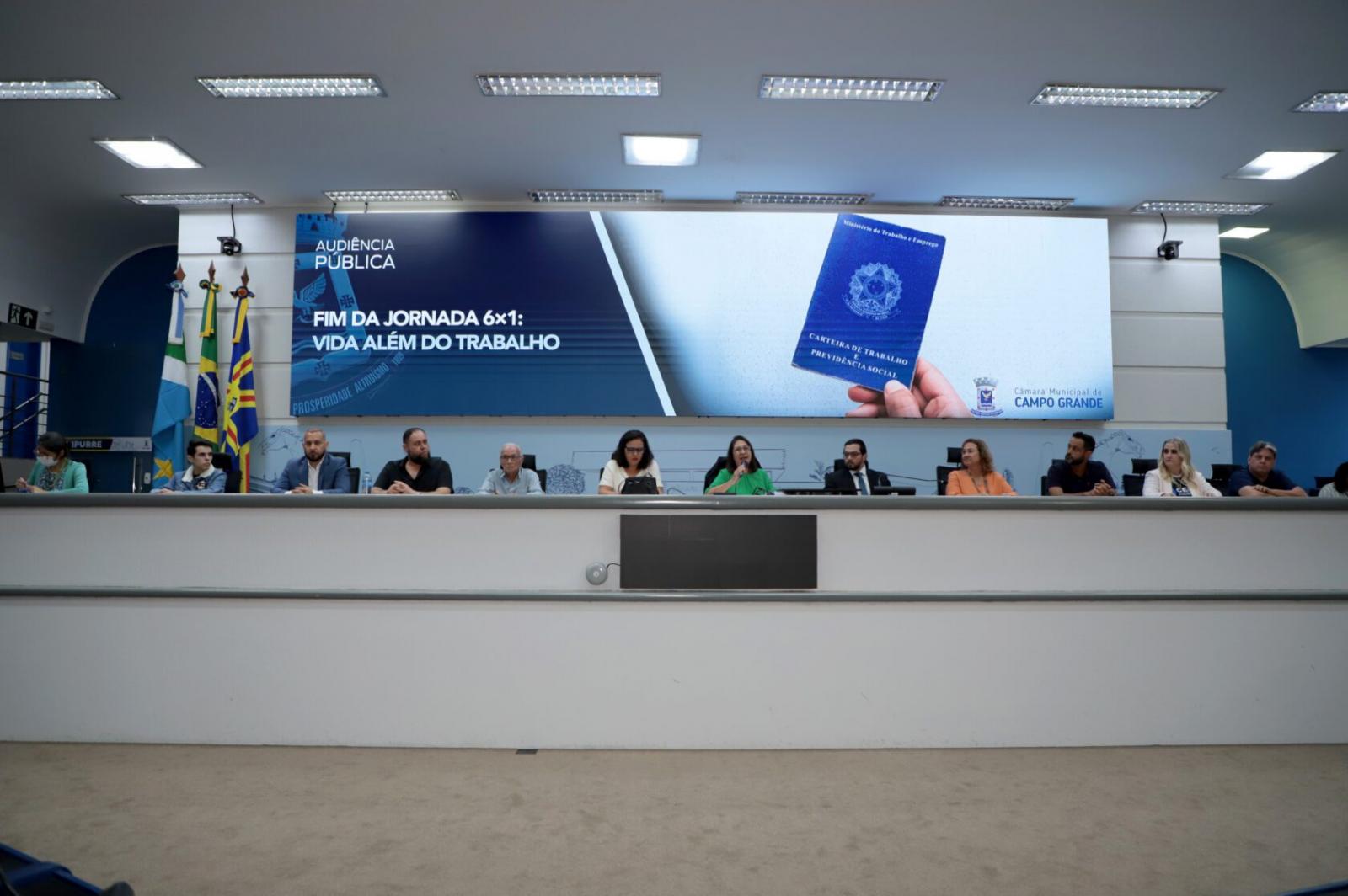 Câmara de Campo Grande debate fim da jornada 6×1 em audiência pública.