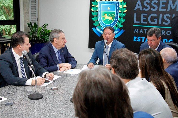 Deputados e  Governador Eduardo Riedel  avaliam balanço de investimentos e perspectivas para MS.