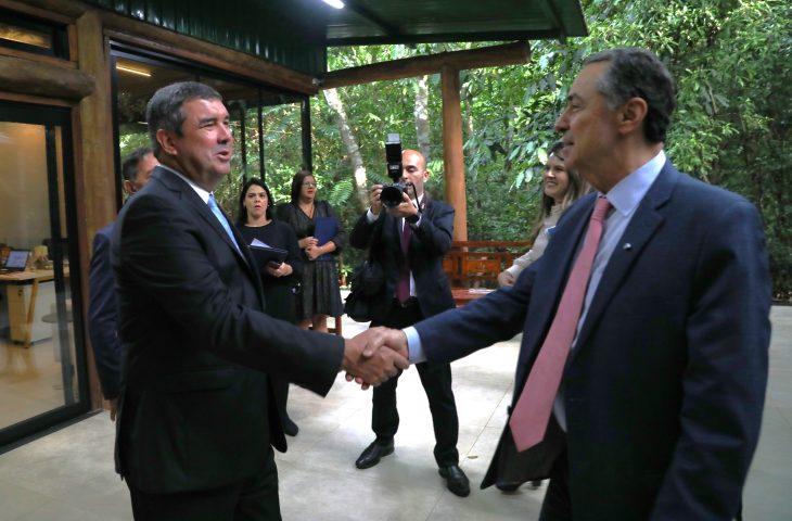 O Governador Eduardo Riedel de Mato Grosso do Sul reforça harmonia entre poderes em visita institucional do presidente e do vice do STF.
