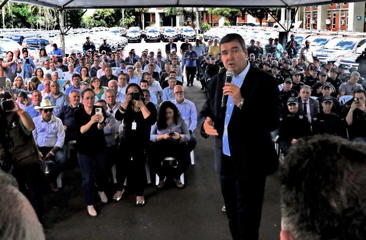 Para reforçar segurança em 58 municípios, o  Governador Eduardo Riedel de Mato Grosso do Sul entrega 77 viaturas à PM e Polícia Civil.